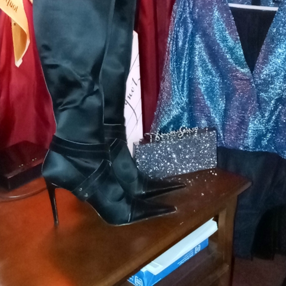 Boots - Picture 3 of 7